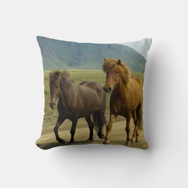 A Pair of Brown Islands Ponies Kudde (Framsida)