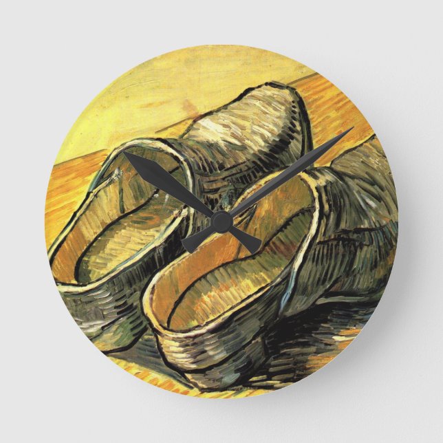 A Pair of Leather Clogs by Vincent van Gogh Rund Klocka (Framsida)