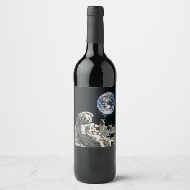 A panda smoking a cigarette on the moon vinflaska etikett (Framsida)