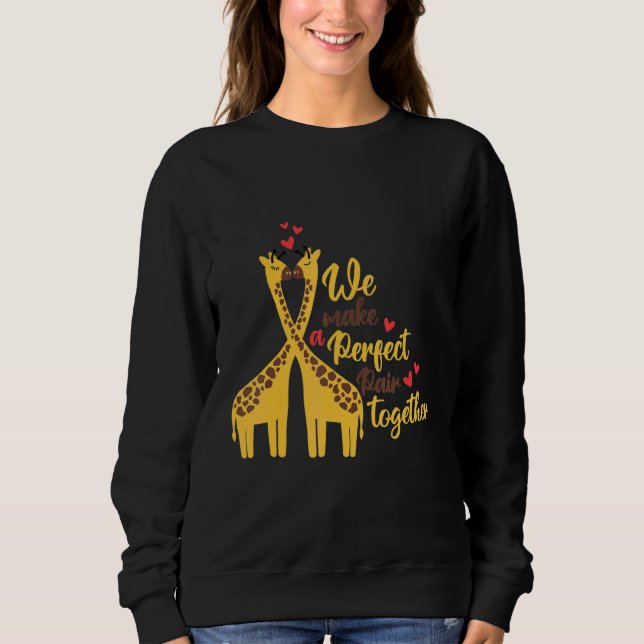 A perfect pair and cute giraffe animal   nature t shirt (Framsida)