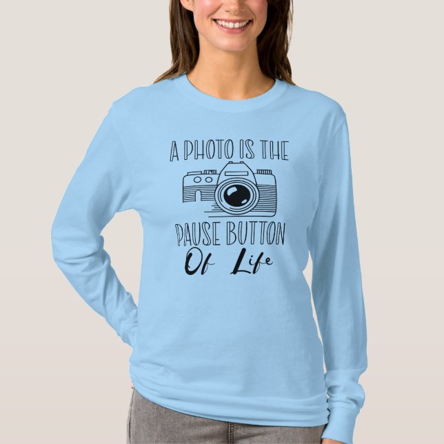 A Photo Is The Pause Button Of Life T Shirt (Framsida)