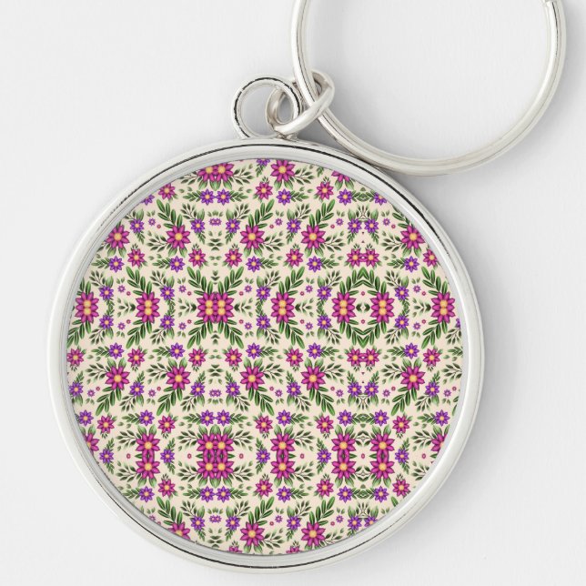 A round keychain features a detailed floral  rund silverfärgad nyckelring (Framsidan)