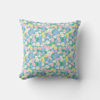 A seamless pattern of colorful daisies in pastel Kudde