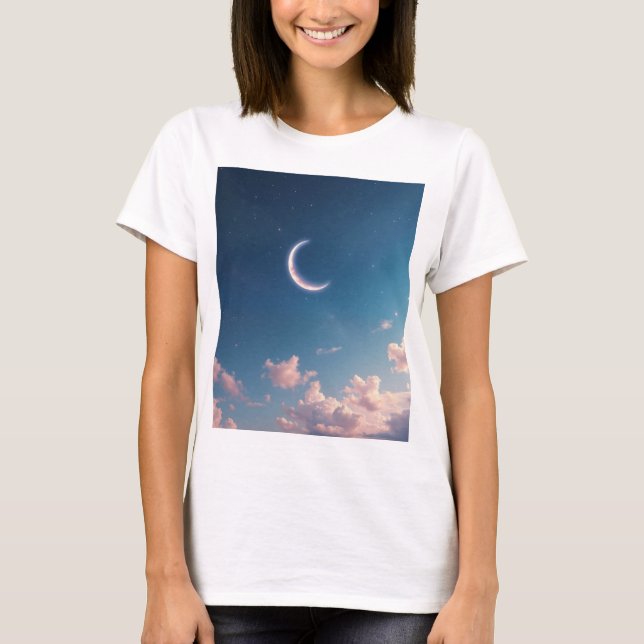 A serene and beautiful crescent moon t shirt (Framsida)