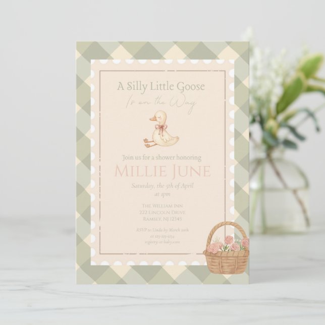 A Silly Little Goose Is on the Way Shower invite Inbjudningar (Stående Fram)