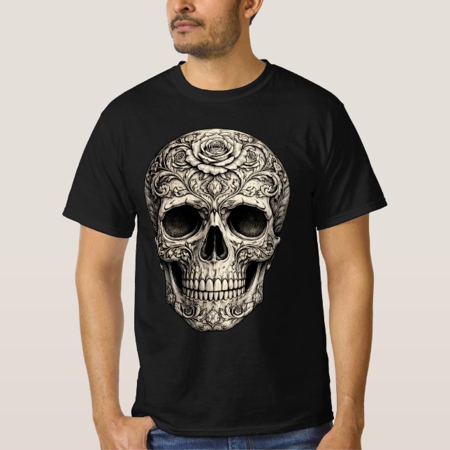 A skull adorned with silver and floral designs t shirt (Framsida)