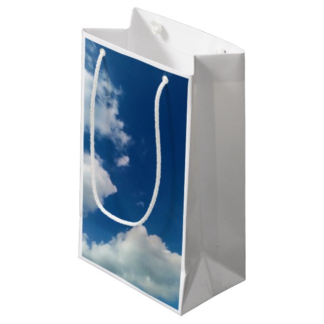 A softness to the clouds (Framsidan Vinklad)