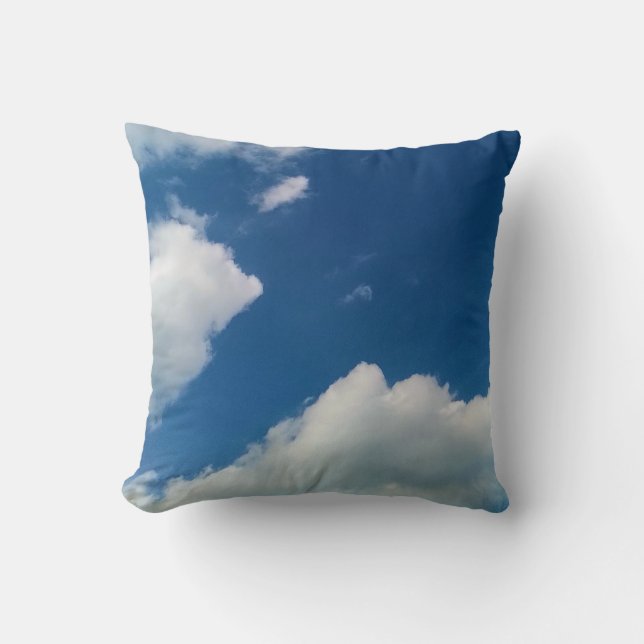 A softness to the clouds kudde (Framsida)