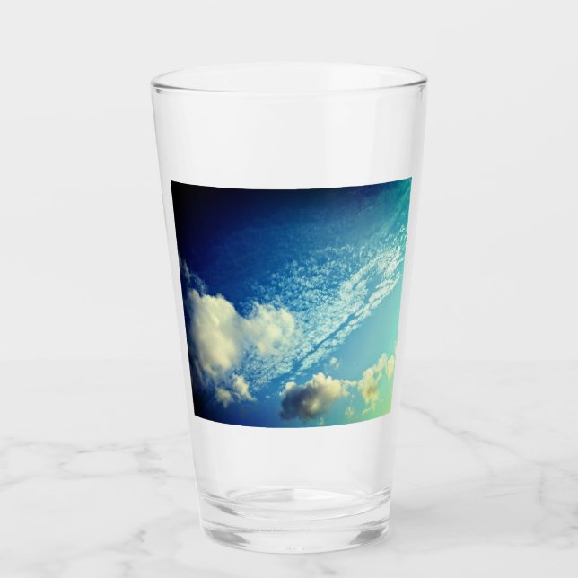 A sprinkling of clouds glaskopp (Framsida)