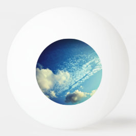 A sprinkling of clouds pingisboll