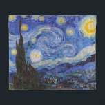 A Starry Night: Saint Remy av Vincent Van Gogh Fleecefilt<br><div class="desc">År är 1889. Vincent Van Gogh är patient på asyl Saint-Paul-de-Mausole i Saint-Rémy-de-Provence, Frankrike. Han lider av mental sjukdom, och hans läkare har rekommenderat honom att stanna inomhus och undvika att måla. Men Van Gogh kan inte motstå uppmaningen att skapa, och han tillbringar sina dagar med att måla landskapen och...</div>