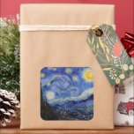 A Starry Night: Saint Remy av Vincent Van Gogh Fyrkantigt Klistermärke<br><div class="desc">År är 1889. Vincent Van Gogh är patient på asyl Saint-Paul-de-Mausole i Saint-Rémy-de-Provence, Frankrike. Han lider av mental sjukdom, och hans läkare har rekommenderat honom att stanna inomhus och undvika att måla. Men Van Gogh kan inte motstå uppmaningen att skapa, och han tillbringar sina dagar med att måla landskapen och...</div>