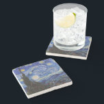 A Starry Night: Saint Remy av Vincent Van Gogh Stenunderlägg<br><div class="desc">År är 1889. Vincent Van Gogh är patient på asyl Saint-Paul-de-Mausole i Saint-Rémy-de-Provence, Frankrike. Han lider av mental sjukdom, och hans läkare har rekommenderat honom att stanna inomhus och undvika att måla. Men Van Gogh kan inte motstå uppmaningen att skapa, och han tillbringar sina dagar med att måla landskapen och...</div>