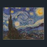 A Starry Night: Saint Remy av Vincent Van Gogh Trätavla<br><div class="desc">År är 1889. Vincent Van Gogh är patient på asyl Saint-Paul-de-Mausole i Saint-Rémy-de-Provence, Frankrike. Han lider av mental sjukdom, och hans läkare har rekommenderat honom att stanna inomhus och undvika att måla. Men Van Gogh kan inte motstå uppmaningen att skapa, och han tillbringar sina dagar med att måla landskapen och...</div>