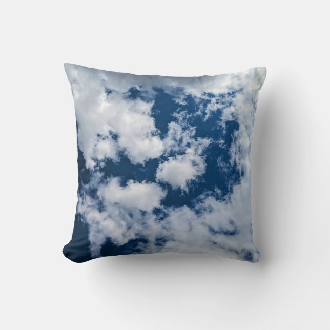 A swirl in the clouds kudde (Framsida)