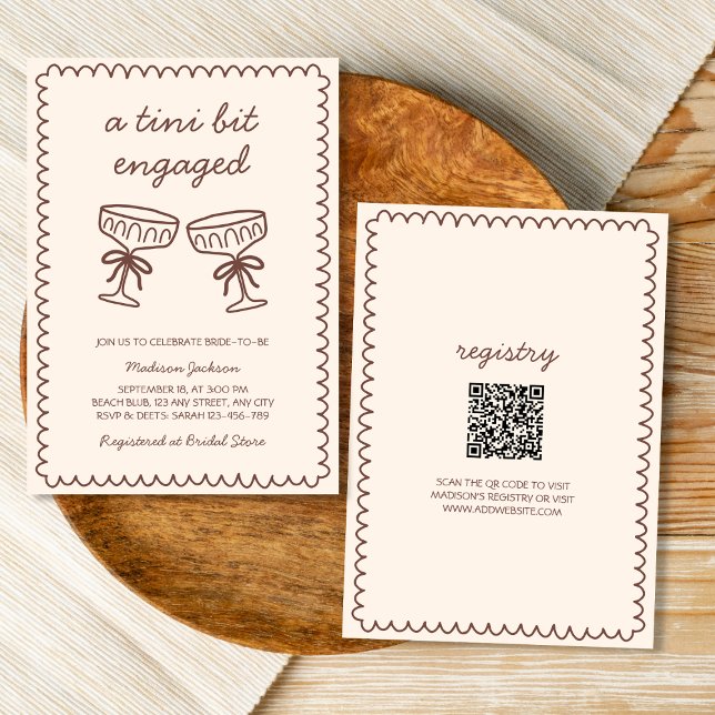 A Tini Bit Engated Hand plockade Espresso Martini Inbjudningar (A Tini Bit Engaged Hand Drawn Espresso Martini Invitation)