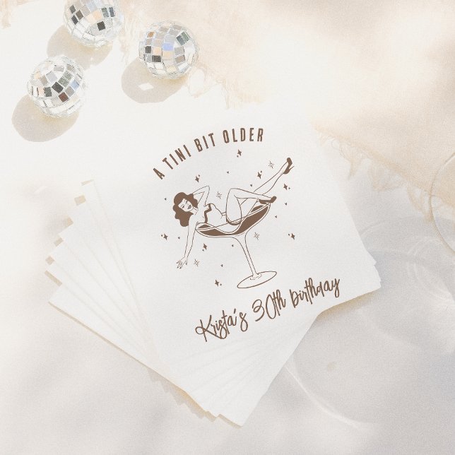 A Tini Bit Older-Födelsedagsfest Pappersservett (Skapare uppladdad)