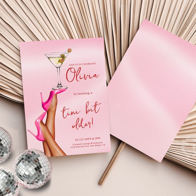 A Tini Bit Older Martini Birthday-inbjudan Rosa Inbjudningar (A Tini Bit Older Martini Birthday Invitation Pink)