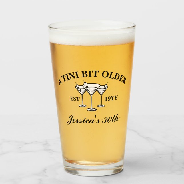 A Tini Bit Older Martini Black Födelsedagsfest Glaskopp (Framsida fylld)