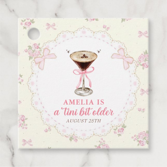 A Tini Bit Older Martini Coquette Birthday Gåvor Etiketter (Framsida)