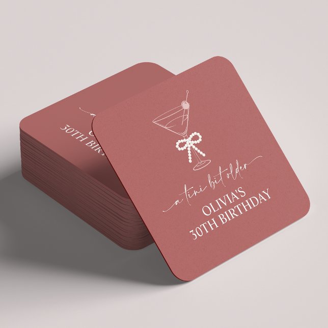 A Tini Bit Older Martini Födelsedagsfest Favor Underlägg Papper Kvadrat (Skapare uppladdad)