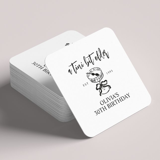 A Tini Bit Older Martini Födelsedagsfest Favor Underlägg Papper Kvadrat (Skapare uppladdad)