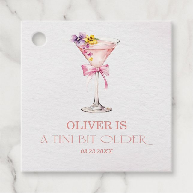 A Tini Bit Older Martini Födelsedagsfest Gåvor Etiketter (Framsida)