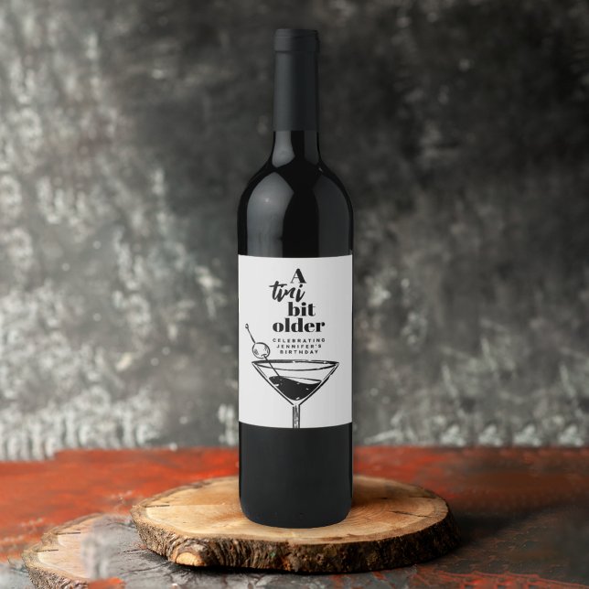 A Tini Bit Older Martini Födelsedagsfest Vinflaska Etikett (Skapare uppladdad)
