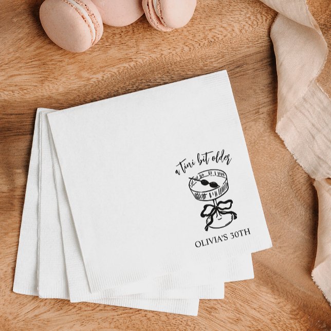 A Tini Bit Older Martini Thned Födelsedagsfest Pappersservett (Skapare uppladdad)
