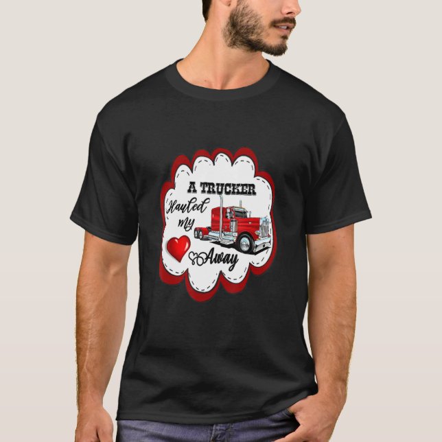 A Trucker Hauled My Heart Away Truckers Wife T Shirt (Framsida)