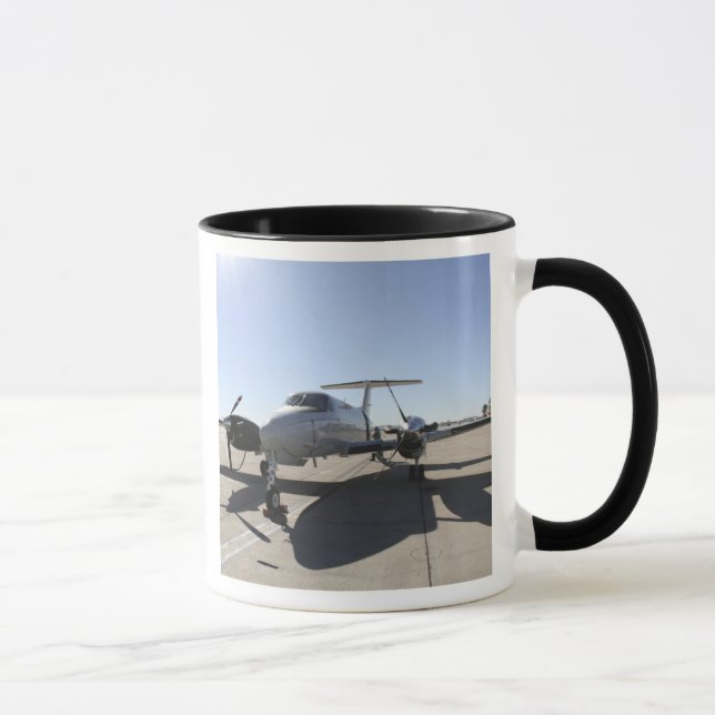 A UC-12F Kung Luft-luftfartyg Mugg (Höger)