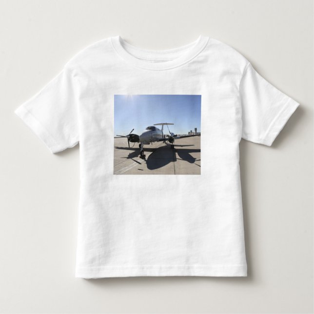 A UC-12F Kung Luft-luftfartyg T-shirt (Framsida)