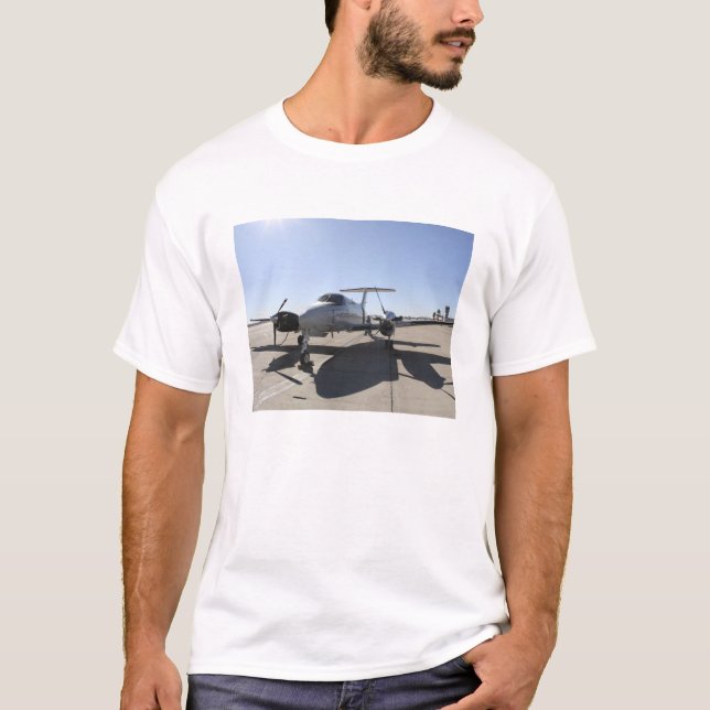 A UC-12F Kung Luft-luftfartyg T-shirt (Framsida)