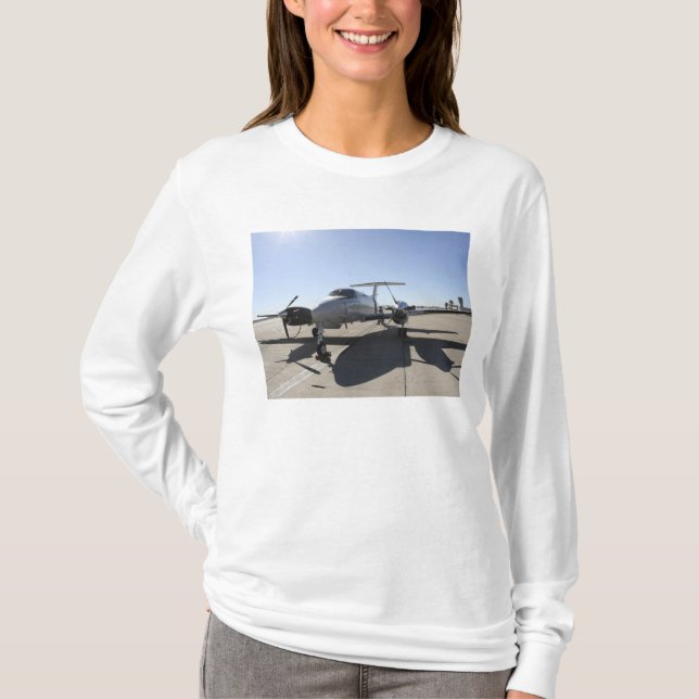 A UC-12F Kung Luft-luftfartyg Tee (Framsida)