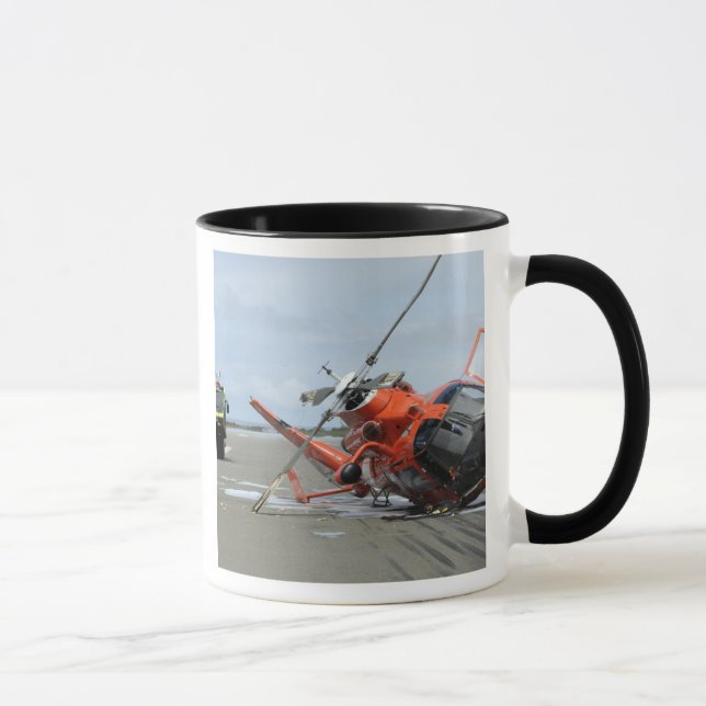 A US Kusten Guard MH-65 Dolphin-helikopterkrasch Mugg (Höger)