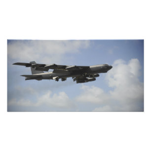 A US Luft Force B-52 Stratofort under flygning Fototryck