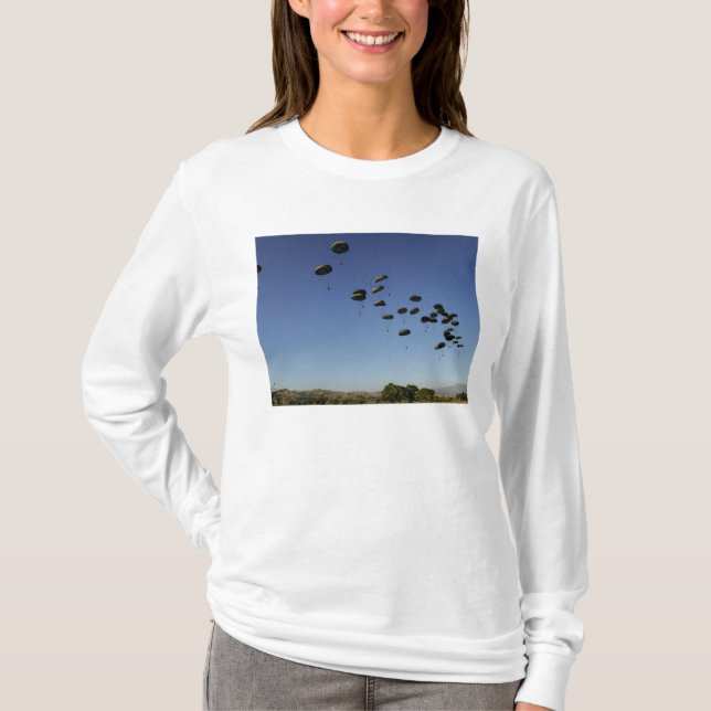 A US Luft Force C-17 Globemaster III 2 Tee Shirt (Framsida)