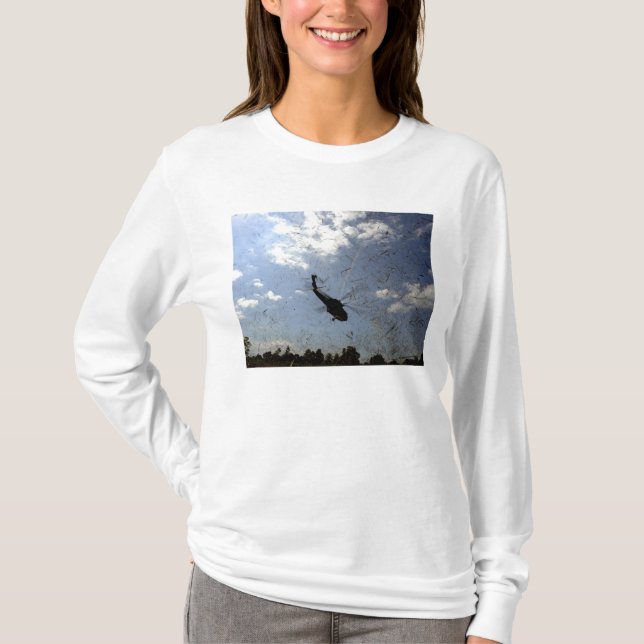A US Navy HH-60 Seahawk T-shirt (Framsida)