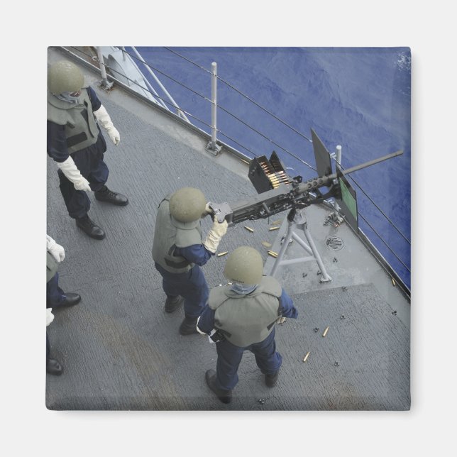 A US Sailor avfyrar ett M2HB-system med 50 kaliber Magnet (Framsidan)