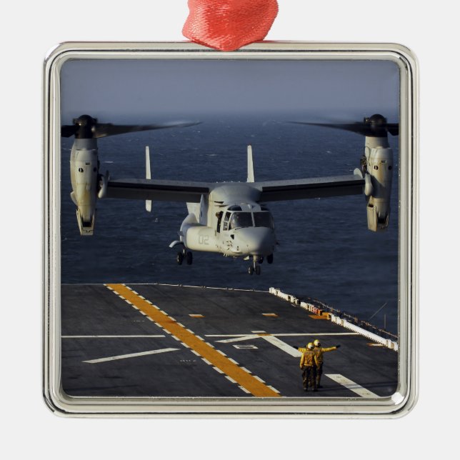 A V-22 Osprey-flygplan förbereds för landning Julgransprydnad Metall (Framsidan)