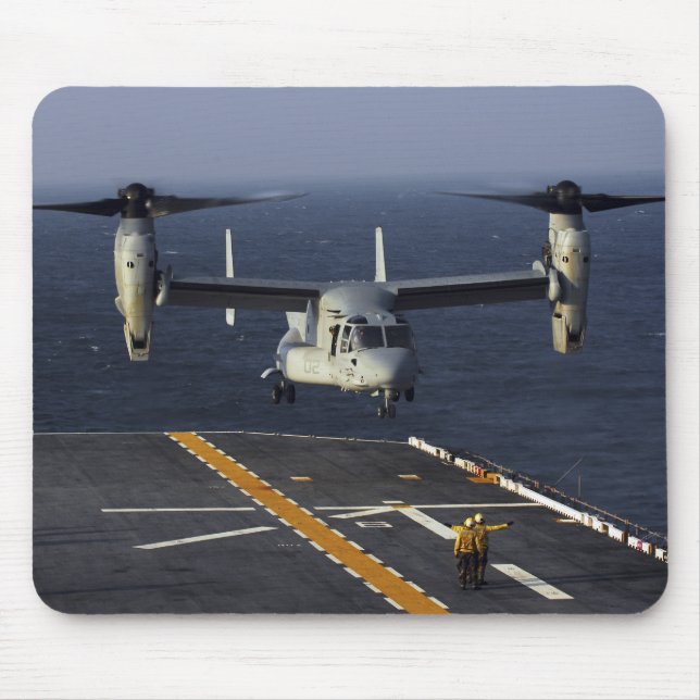 A V-22 Osprey-flygplan förbereds för landning Musmatta (Framsidan)