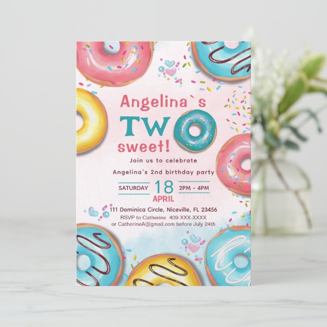 A vibrant 2nd birthday invitation with donuts.  inbjudningar (Stående Fram)