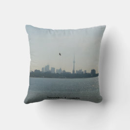 A view of Toronto Throw Pillow Kudde