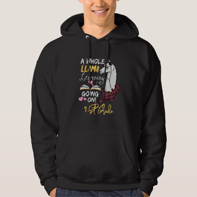 A Whole Llama Learning Going On In 1ST GRADE   Hoodie (Framsida)
