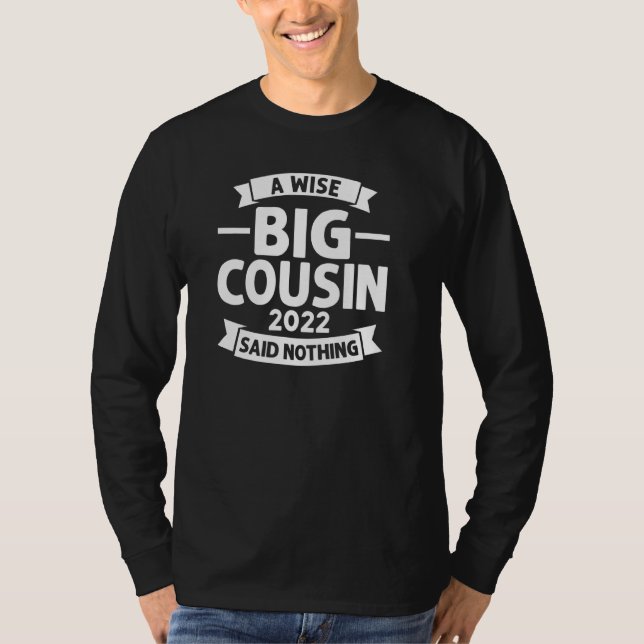 A Wise Big Cousin 2022 sa ingenting Cousins Pullov T Shirt (Framsida)
