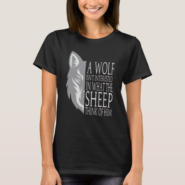 A Wolf Isn´t Interested In What The Sheep Think Of T Shirt (Framsida)