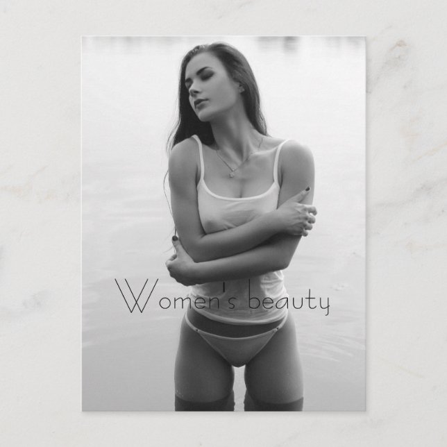 A Woman i Kort White T-Shirt (Framsida)