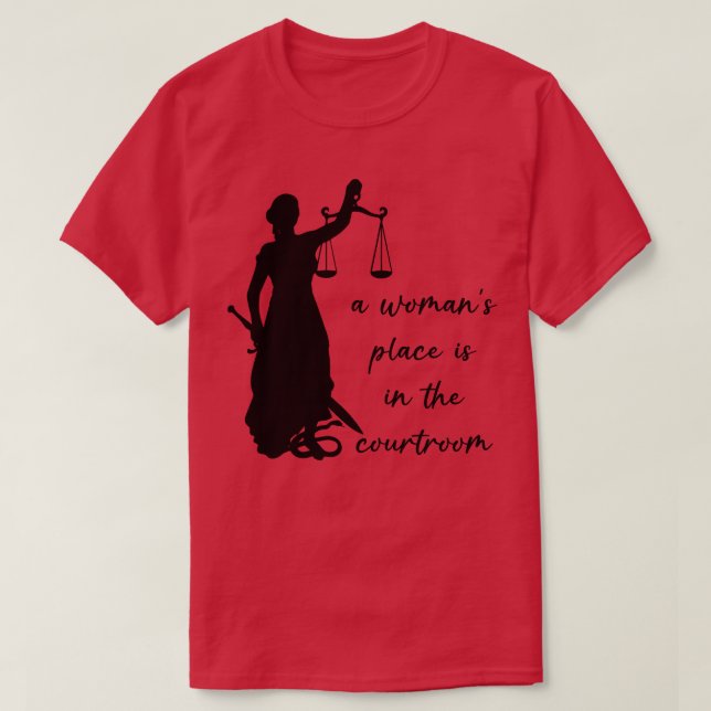 A Womans Ställe befinner sig i Courtroom T Shirt (Design framsida)