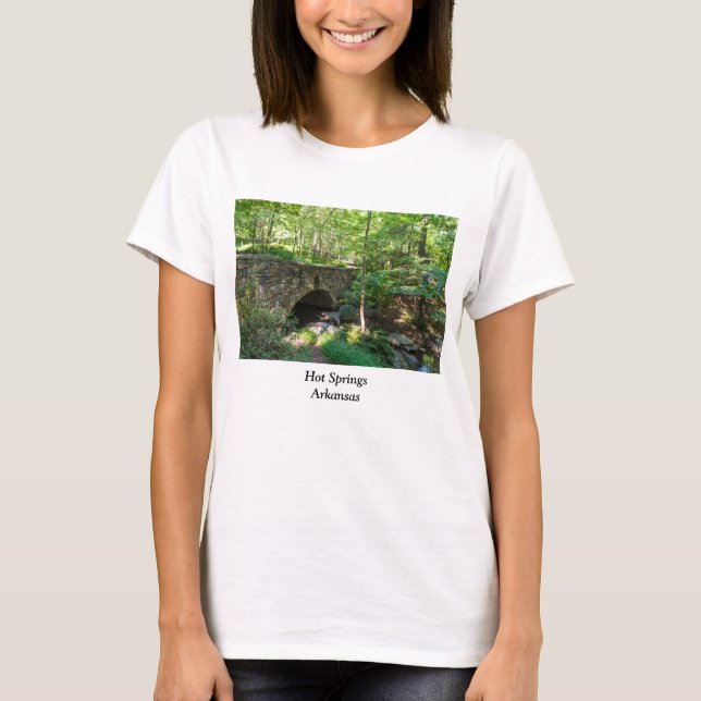 A Woodlands Walkway Bridge T-Shirt (Framsida)