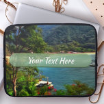 A Yelapa View 0828 Laptop Fodral<br><div class="desc">Skriva "A Yelapa View 0828" Samling Skydda din bärbara dator med anpassningsbarna laptop sleeve. Dessa lättviktiga och vatten-resistenta sleever ser underbara ut med denna tropiska utformning. Underbar för resor eller bara daglig använda. Anpassningsbar laptop sleeve kom i tre storlekar för att passa enheten och stil. Anpassa på produktsidan eller klicka...</div>